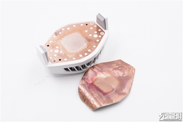 小米10定制版冰封散熱背夾BR11拆解:1分鐘降溫至15度的秘密在此