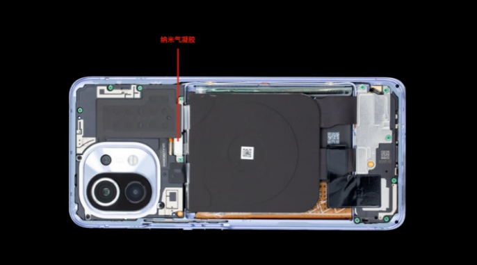散熱設計新探索：小米11首次采用納米隔熱材料