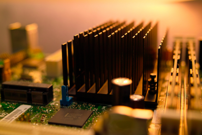 電子設(shè)備的整機(jī)結(jié)構(gòu)熱設(shè)計(jì)探討