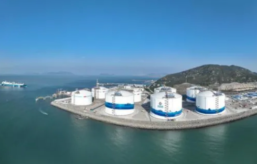 全國首個LNG綠色智算中心落地珠海，通過冷能梯級利用降低耗能