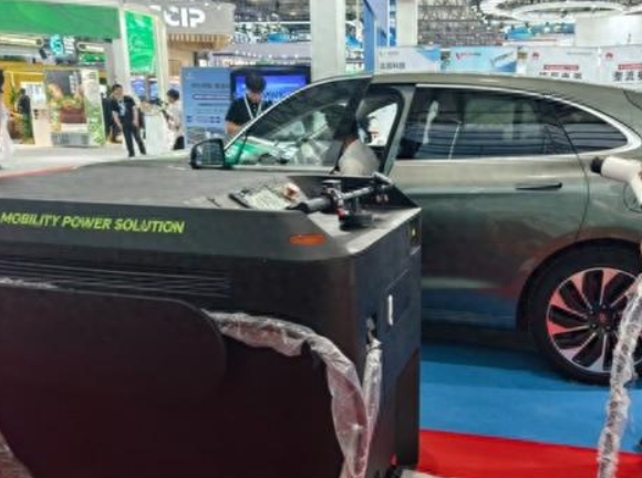 充電機(jī)器人、液冷超充樁……新型充電技術(shù)助力低碳出行