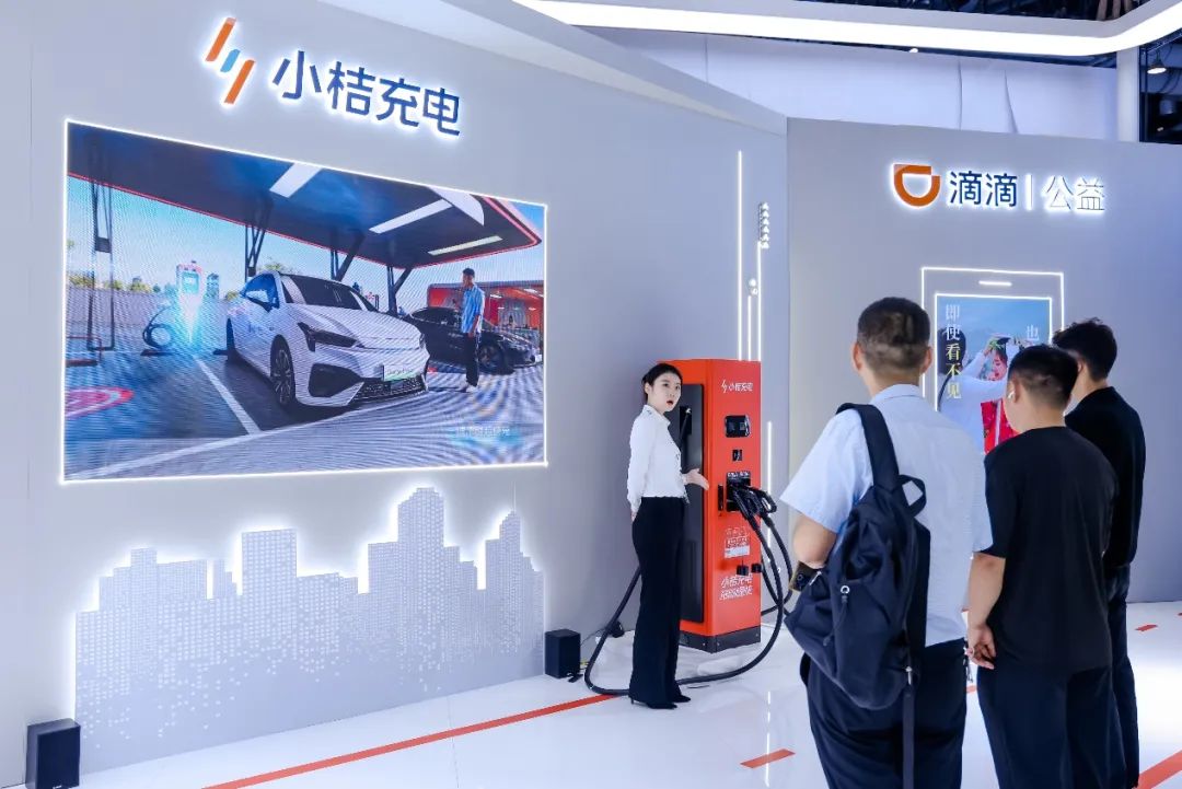 滴滴液冷柔性共享兆瓦超充樁亮相：充電1分鐘、續(xù)航百公里，最高1600kW！