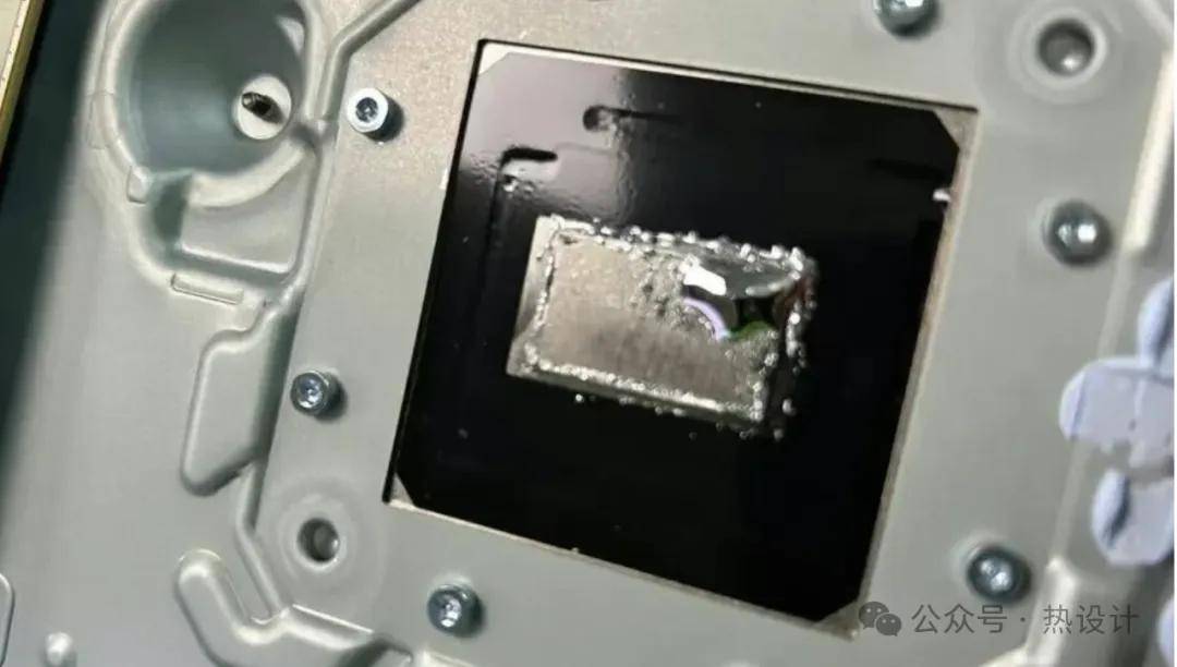 索尼PS5新機(jī)散熱升級——更新了液態(tài)金屬導(dǎo)熱界面材料布局，散熱性能更可靠